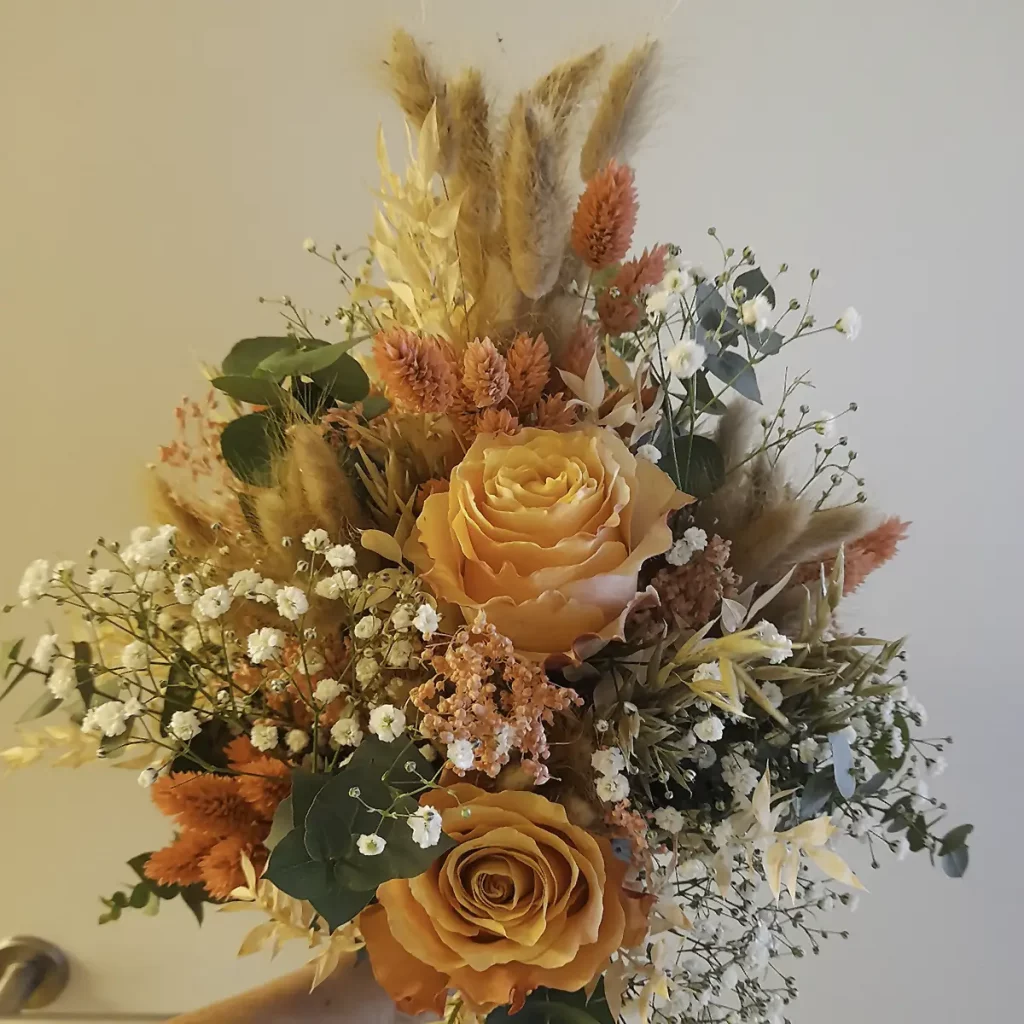 Blumenstrauß mit orangenen Blumen